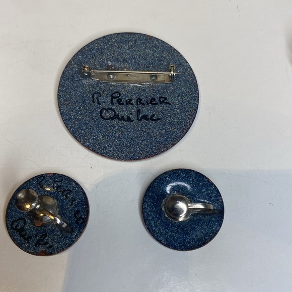 Vintage R. Perrier enamel  brooch and earrings set - Picture 9 of 9